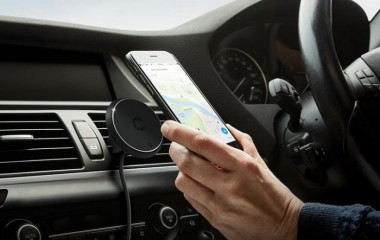 Cách sử dụng sạc điện thoại không dây trên ô tô